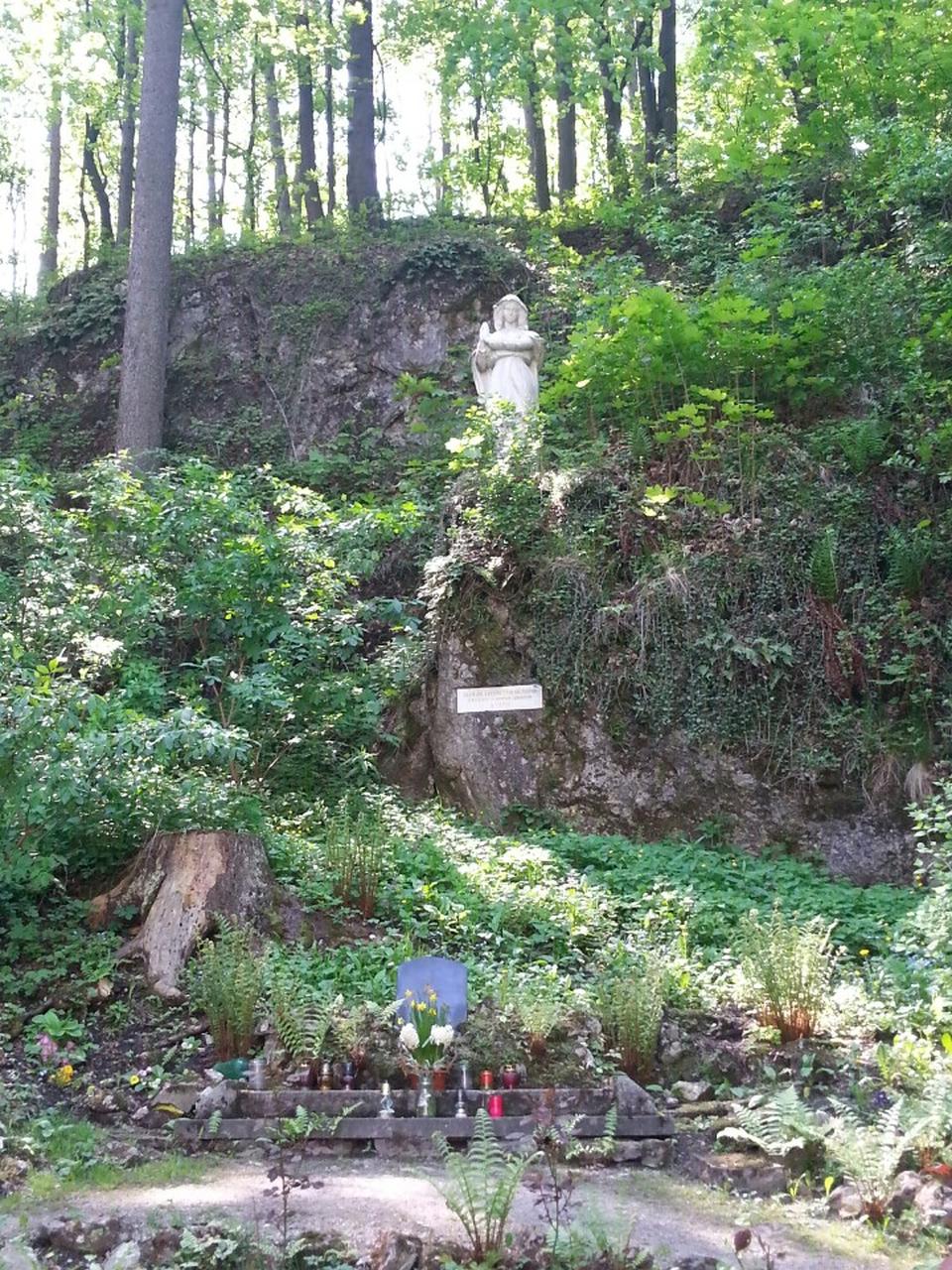 Ave Maria - socha Madony 
